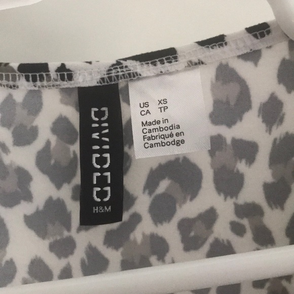 Dress with long sleeve. Gorgeous dress! Never worn - Picture 3 of 4